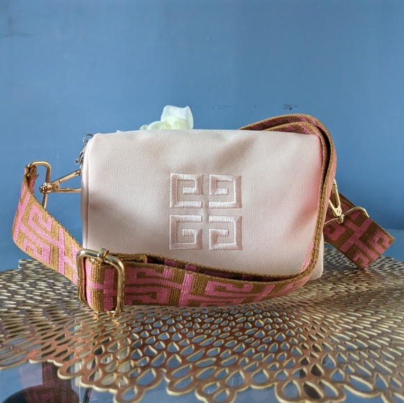 Givenchy - Picture 1 of 11